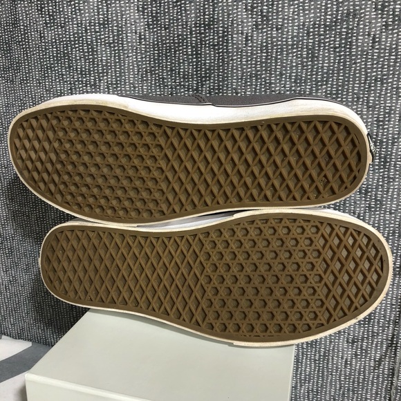 Men’s Basic Canvas Vans - Picture 2 of 8